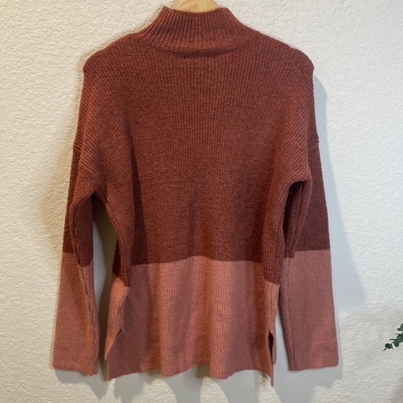Olive & Oak Color-Block Turtleneck Knit Sweater - Medium - Picture 6 of 8